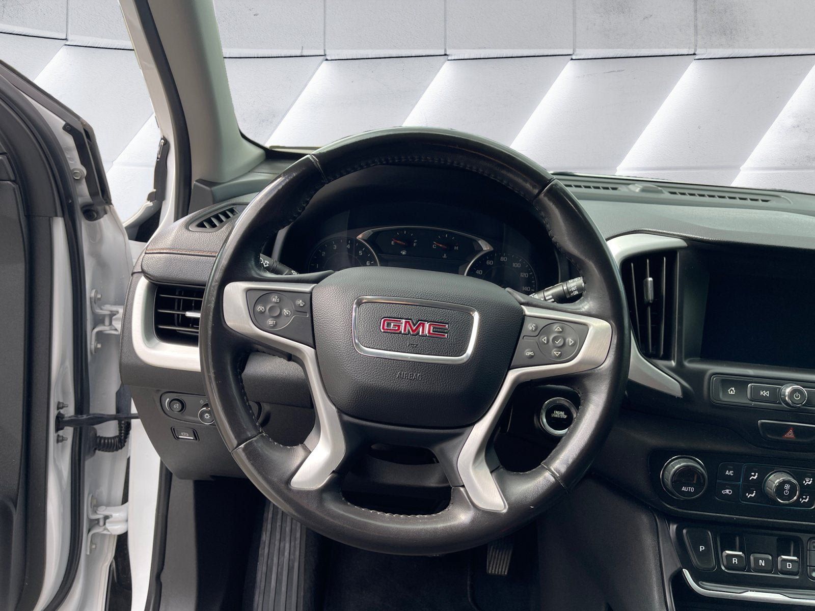 Used 2021 GMC Terrain SLE w/ Driver Convenience Package AWD/4WD image 13