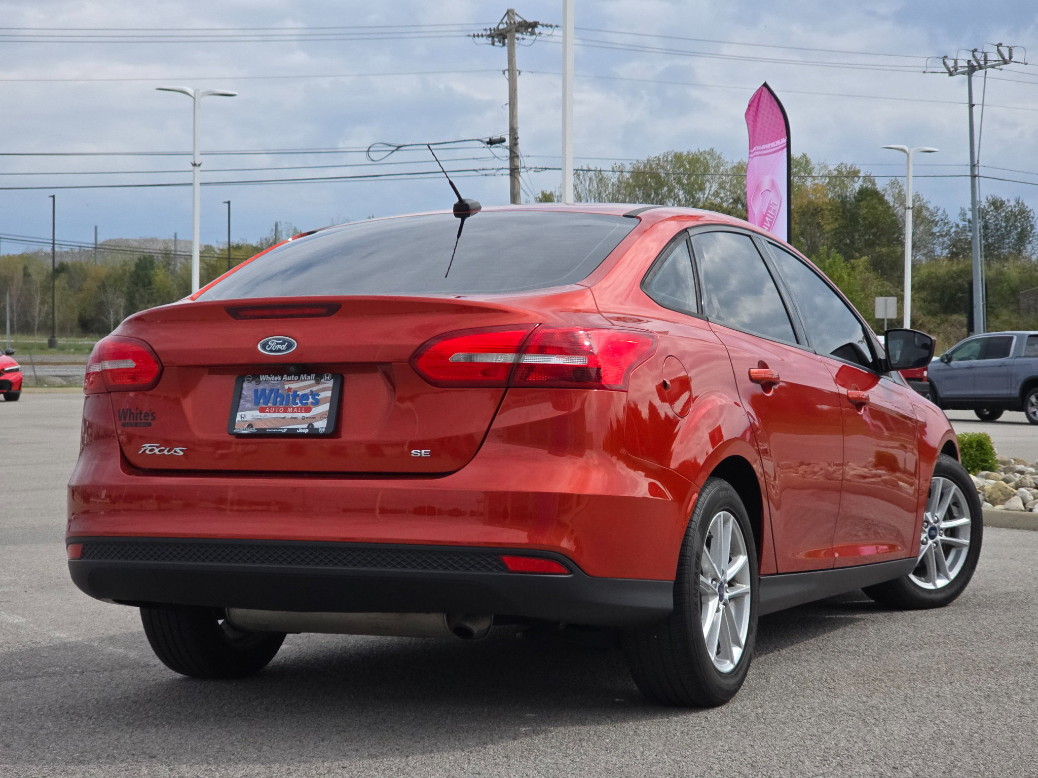 Used 2018 Ford Focus SE FWD image 2