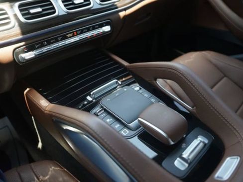 Used 2025 Mercedes-Benz GLS 450 4MATIC image 31