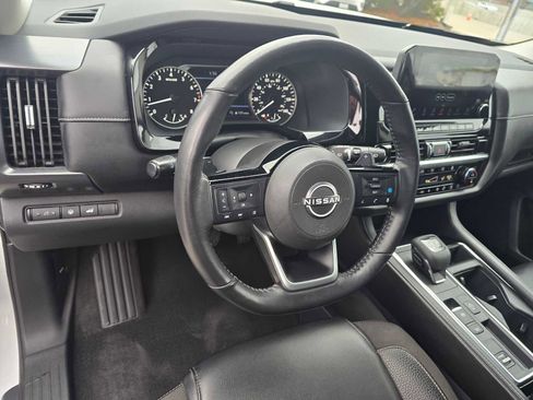 Used 2023 Nissan Pathfinder SL image 25