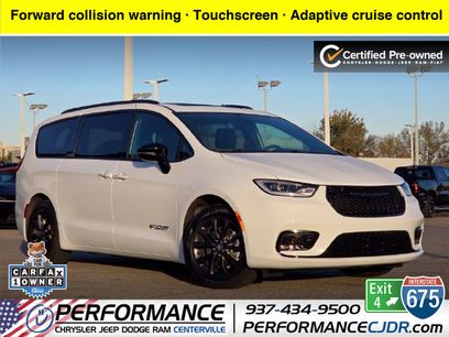 Certified 2025 Chrysler Pacifica Select w/ Fav Edition Package
