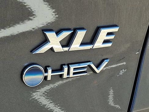 Used 2025 Toyota RAV4 XLE AWD/4WD image 30