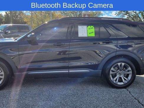 Used 2022 Ford Explorer XLT w/ Equipment Group 202A image 3