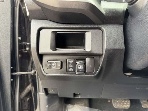 Used 2017 Toyota Tacoma TRD Sport w/ Tow Package (A/T) AWD/4WD image 23