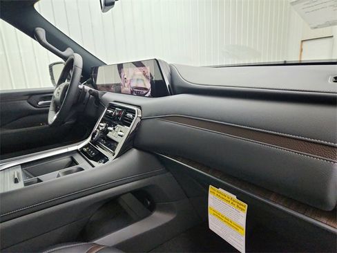 New 2026 Nissan Armada SL image 37