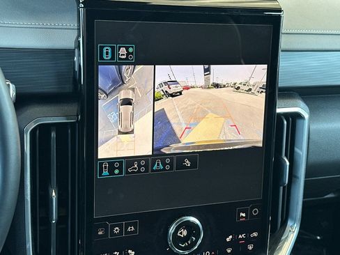 Used 2026 GMC Acadia Elevation w/ Elevation Premium Package FWD image 29
