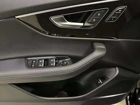 Used 2025 Audi Q8 Premium Plus w/ Premium Plus Package image 16