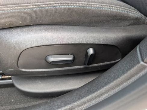 Used 2017 Chevrolet Cruze LT w/ Convenience Package FWD image 16