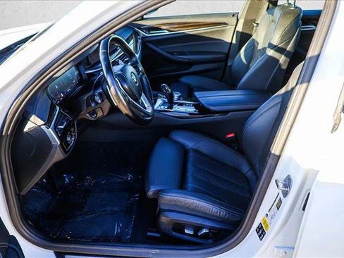 Used 2022 BMW 530i xDrive 530i xDrive w/ Convenience Package image 12