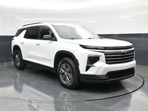 Used 2024 Chevrolet Traverse LT AWD/4WD image 1