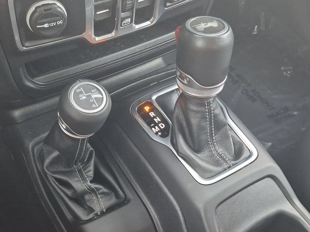 Used 2024 Jeep Wrangler Unlimited Sahara w/ Technology Group AWD/4WD image 30