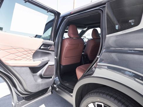 New 2025 Mitsubishi Outlander SEL image 16