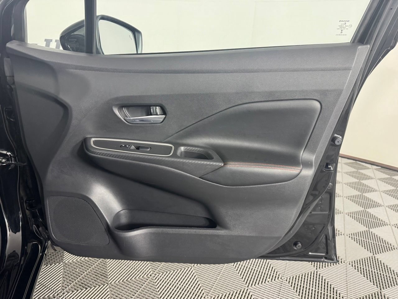 Used 2025 Nissan Versa SR FWD image 31