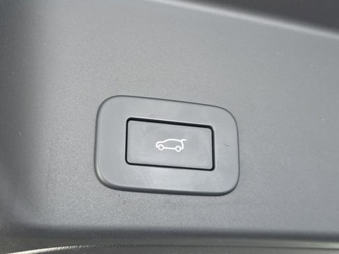 Used 2024 Land Rover Range Rover Evoque S AWD/4WD image 13