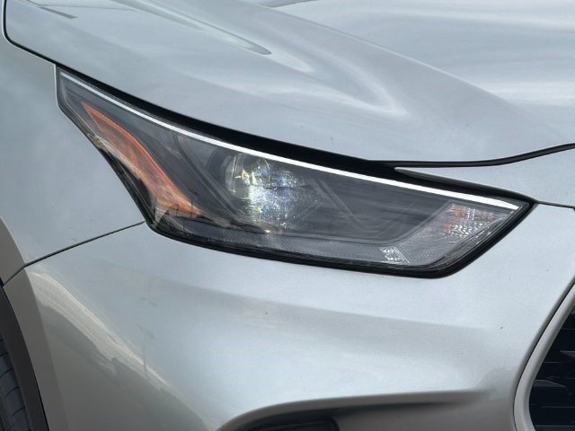 Used 2025 Toyota Highlander LE AWD/4WD image 30