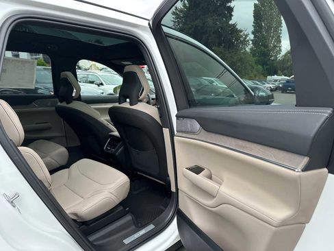 New 2025 Volvo EX90 Ultra image 13