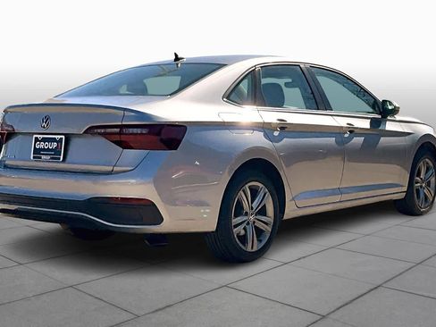 Used 2024 Volkswagen Jetta SE image 12