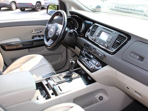 Used 2015 Kia Sedona EX w/ EX Premium Plus Package FWD image 12