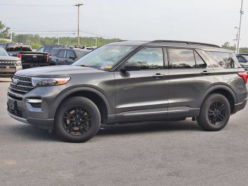Used 2020 Ford Explorer XLT w/ Equipment Group 202A AWD/4WD image 3