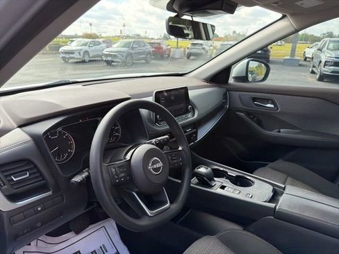 Used 2023 Nissan Rogue SV FWD image 5