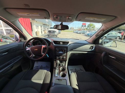 Used 2017 Chevrolet Traverse LT FWD image 17