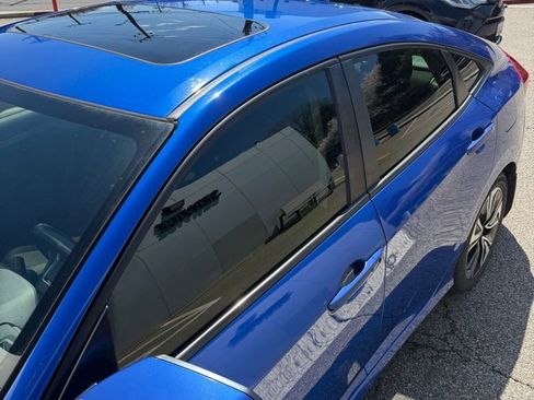 Used 2018 Honda Civic EX-T image 2