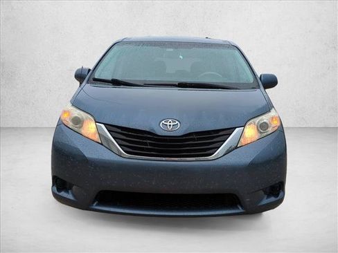 Used 2014 Toyota Sienna LE FWD image 2