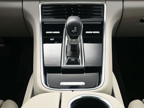 Certified 2023 Porsche Panamera Platinum Edition image 10