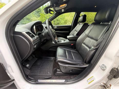 Used 2018 Jeep Grand Cherokee Limited AWD/4WD image 13
