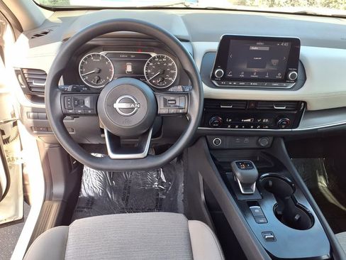 Used 2022 Nissan Rogue SV FWD image 11