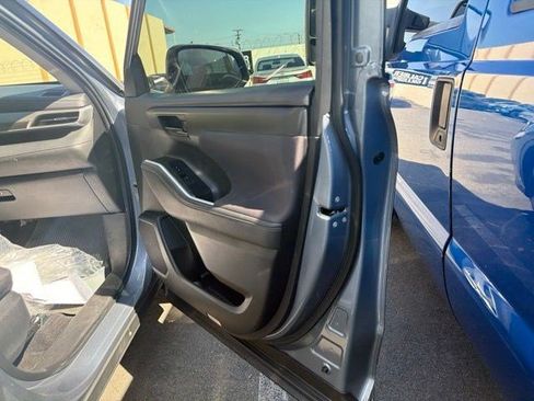 Used 2023 Toyota Highlander LE FWD image 13