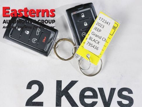 Used 2023 Jeep Grand Cherokee L Limited AWD/4WD image 27