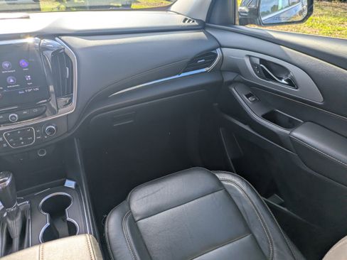 Used 2020 Chevrolet Traverse LT image 18