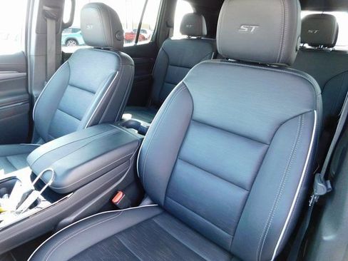 Used 2025 Buick Enclave Sport Touring image 15