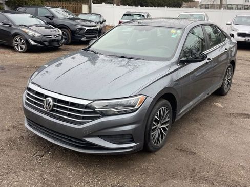 Used 2019 Volkswagen Jetta SE w/ Cold Weather Package image 1