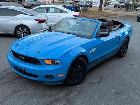 Used 2012 Ford Mustang Convertible image 2