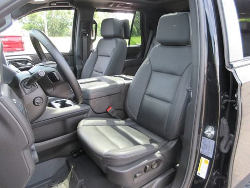 Used 2023 Chevrolet Tahoe Z71 w/ Luxury Package AWD/4WD image 20