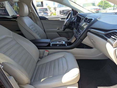 Used 2017 Ford Fusion SE w/ Fusion SE Technology Package FWD image 34