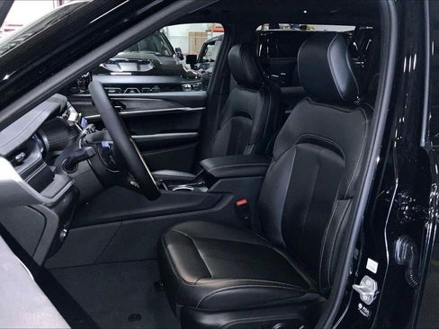 New 2025 Jeep Grand Cherokee L Limited w/ Trailer Tow Package image 9