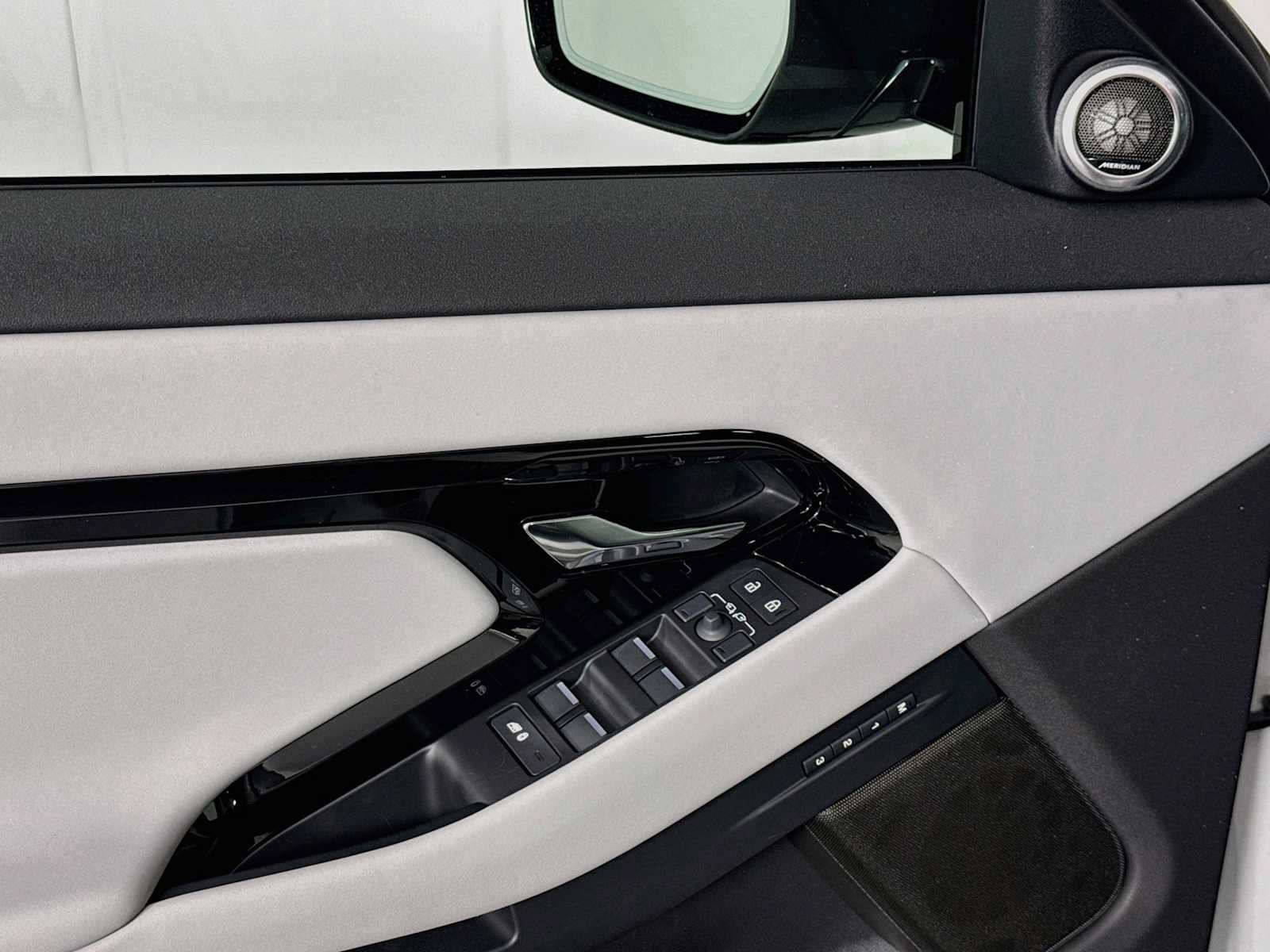 New 2026 Land Rover Range Rover Evoque S AWD/4WD image 19