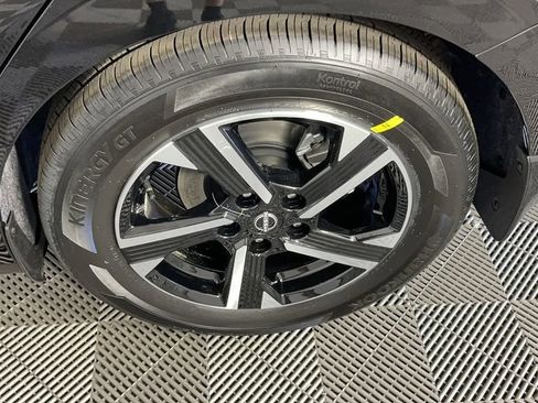 New 2025 Nissan Sentra SV image 31