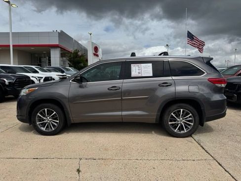 Used 2018 Toyota Highlander XLE w/ Protection Package #3 AWD/4WD image 8