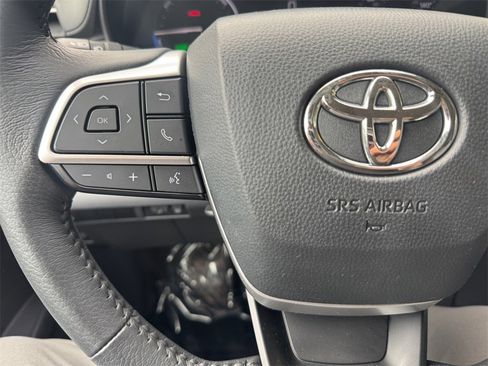 Used 2024 Toyota Sienna XLE image 29