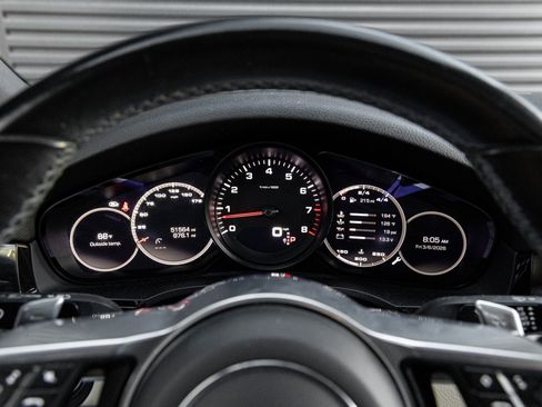 Certified 2021 Porsche Cayenne Coupe image 17