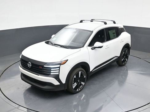 New 2025 Nissan Kicks SR FWD image 24