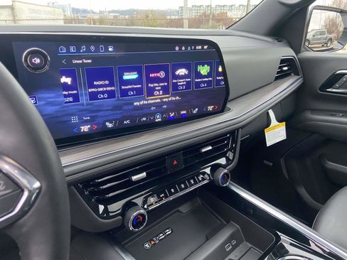 Certified 2025 Chevrolet Suburban Z71 w/ Comfort Package image 12