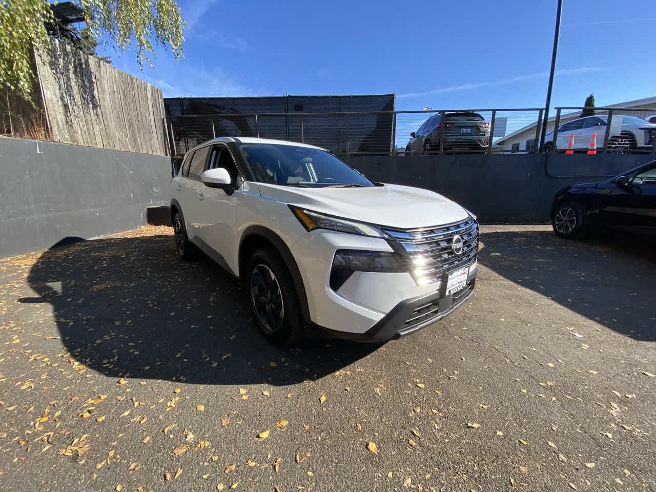 Used 2024 Nissan Rogue SV AWD/4WD image 8
