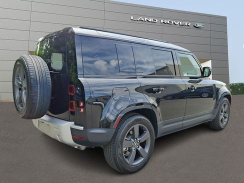 Used 2025 Land Rover Defender 110 S AWD/4WD image 2