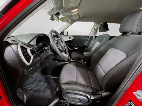 Used 2023 Kia Soul LX image 20