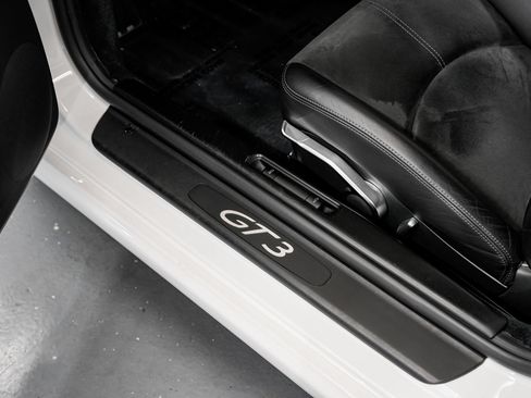 Used 2010 Porsche 911 GT3 RWD image 21